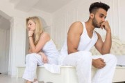 老公出轨了怎么办？女人挽救婚姻家庭的方法（掌握正确的应对方法，让婚姻走出低谷）