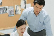 办公室恋情的发展之道（掌握关键技巧，让爱在办公室蔓延）