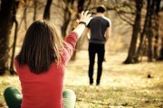 如何用短信聊天挽回前男友？（掌握这些策略，让你成功挽回爱情。）