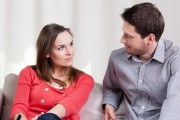 如何面对老婆出轨不想离婚的困境（守住家庭的最后一道防线，）