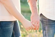 如何挽回出轨老公的心？（15个步骤教你挽回爱情，重燃激情！）
