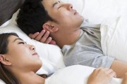 夫妻吵架冷战怎么解决？15个方法教你挽救婚姻（有效的沟通和理解是解决夫妻吵架冷战的基础）