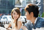 相亲第一次约会聊天技巧（如何避免尴尬？）