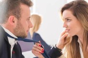 女人出轨的前兆，男人们请留意（从这15个信号看女人是否会出轨）