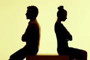 如何挽回一段感情？15个有效方法让爱情重燃（15个不容错过的方法，修复破裂的爱情）