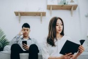 老公赌博欠债，该如何处理？（应对赌博欠债的正确方式与方法）