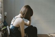 男人分手后不愿回头？这些技巧助你成功复合（从心理、行为两方面出发，实用技巧让你赢回他的心）